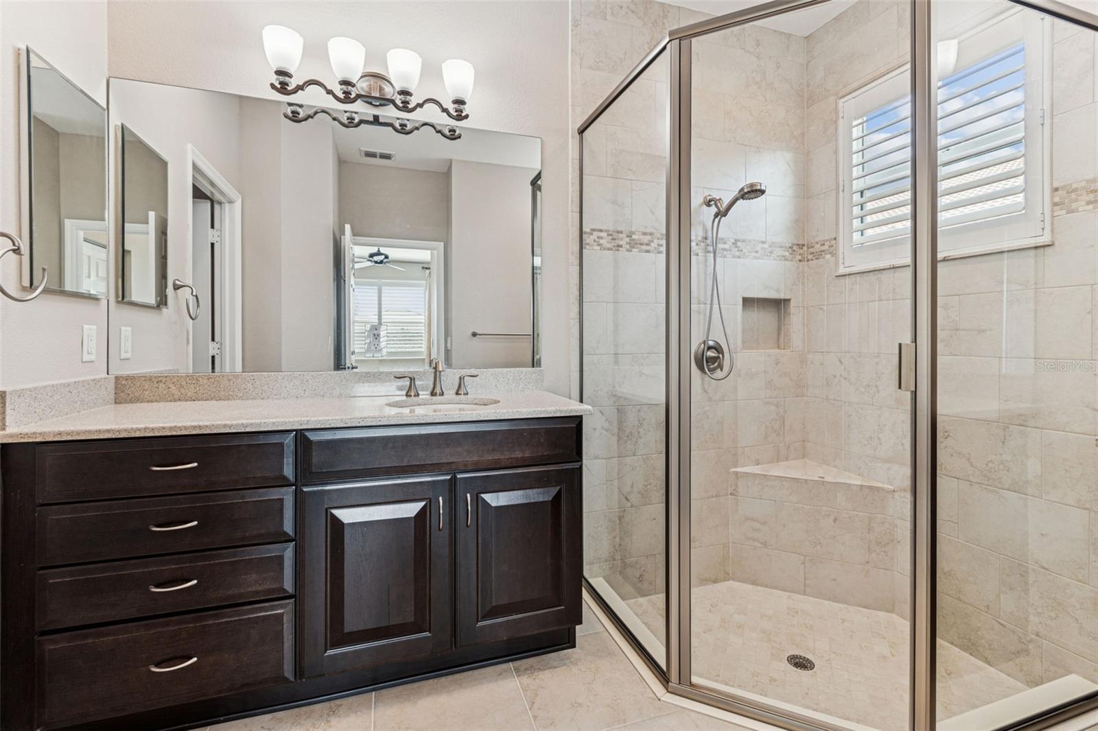 VALENCIA LAKES - Residential