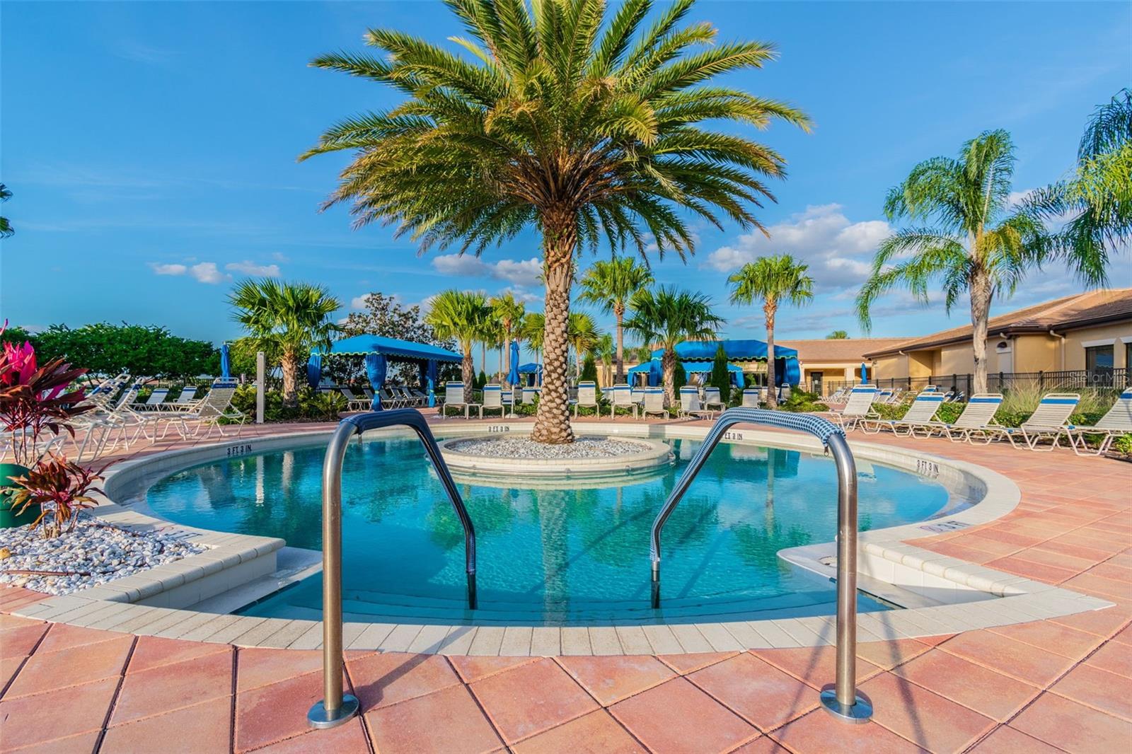 VALENCIA LAKES - Residential