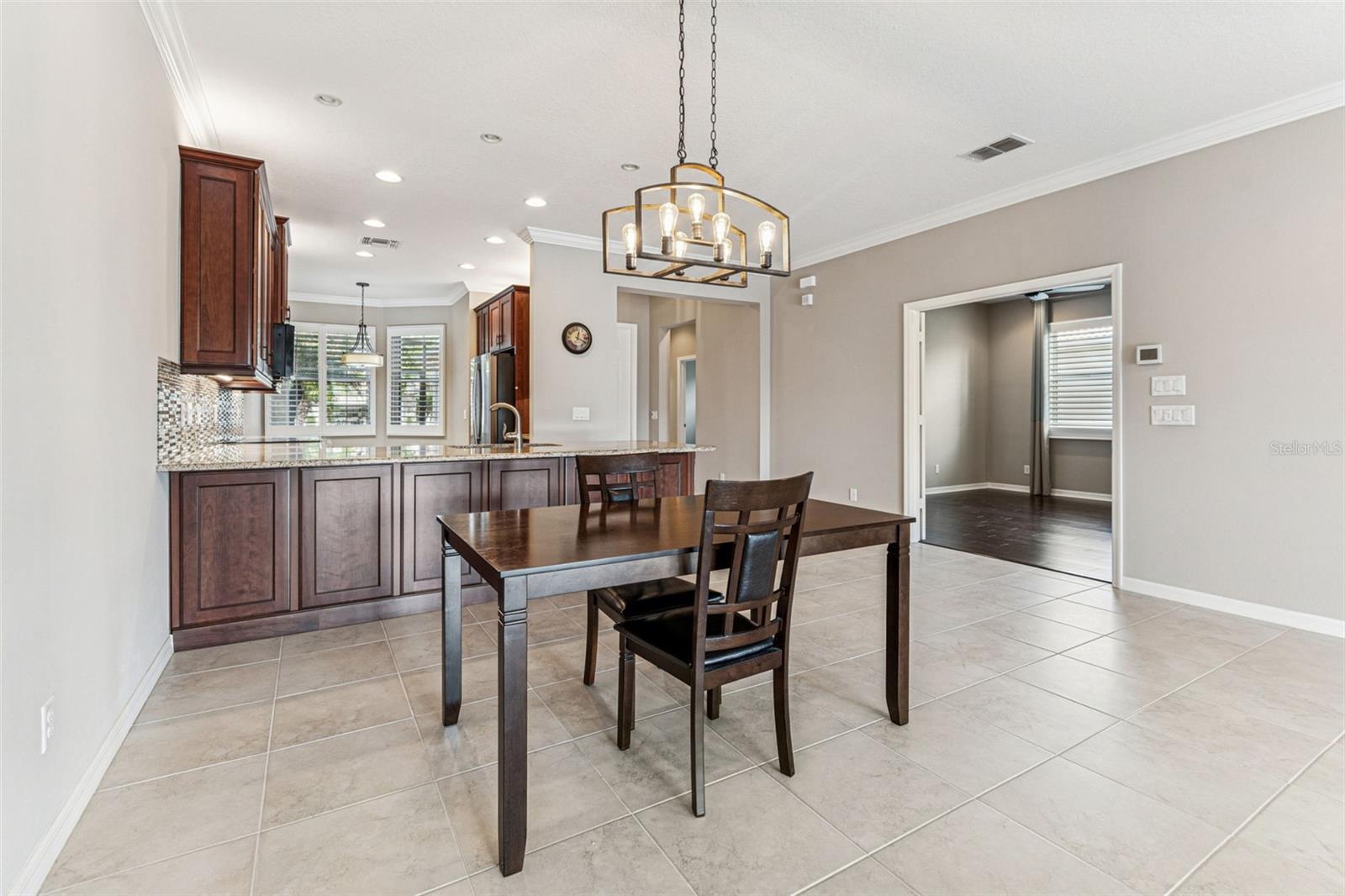 VALENCIA LAKES - Residential