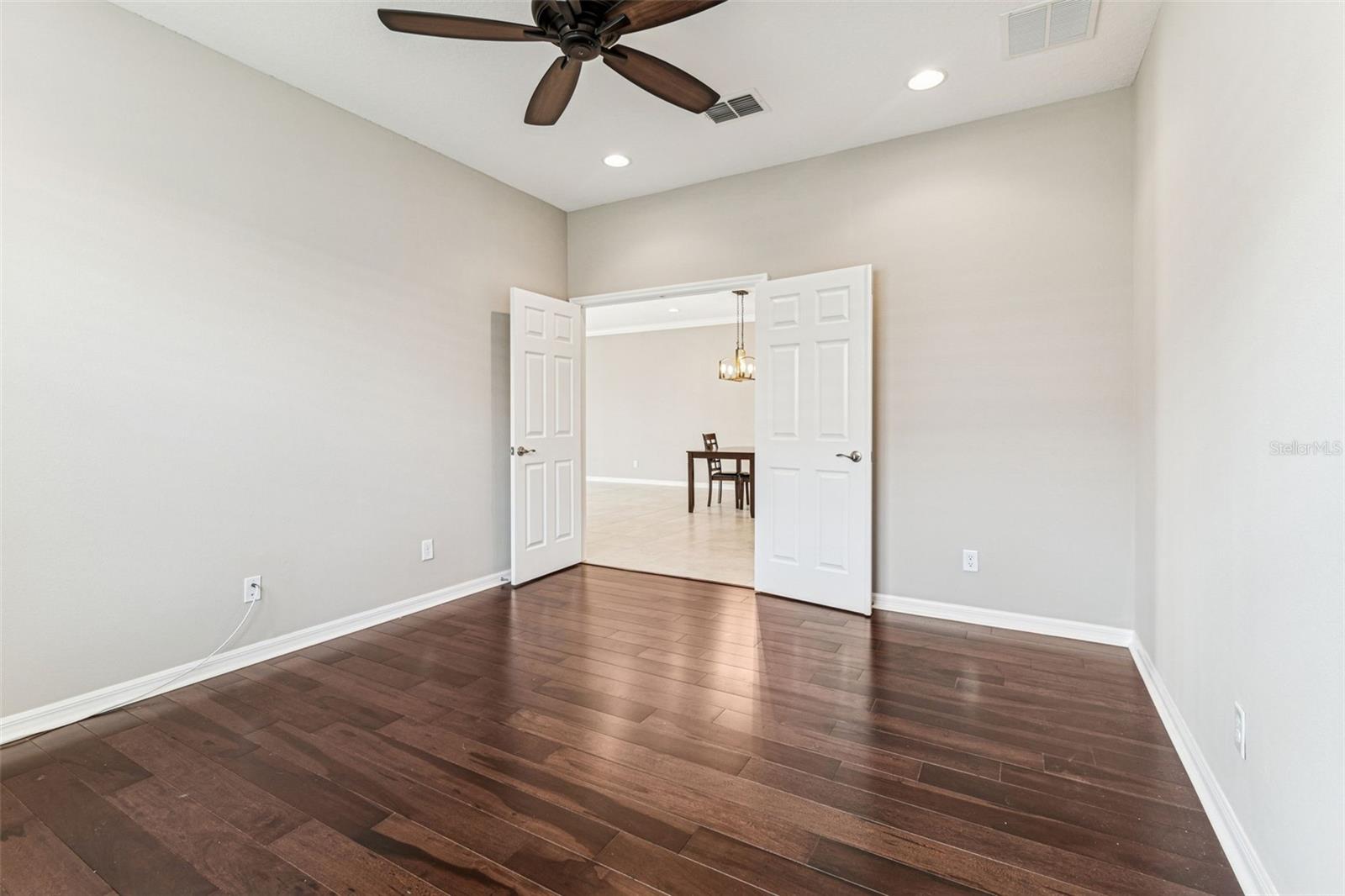 VALENCIA LAKES - Residential