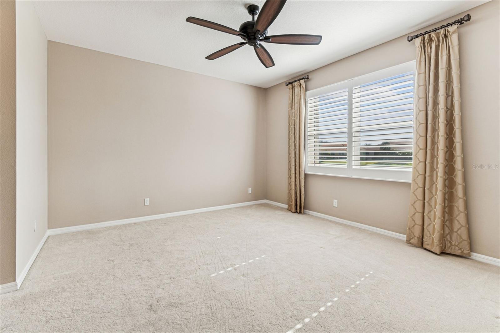 VALENCIA LAKES - Residential