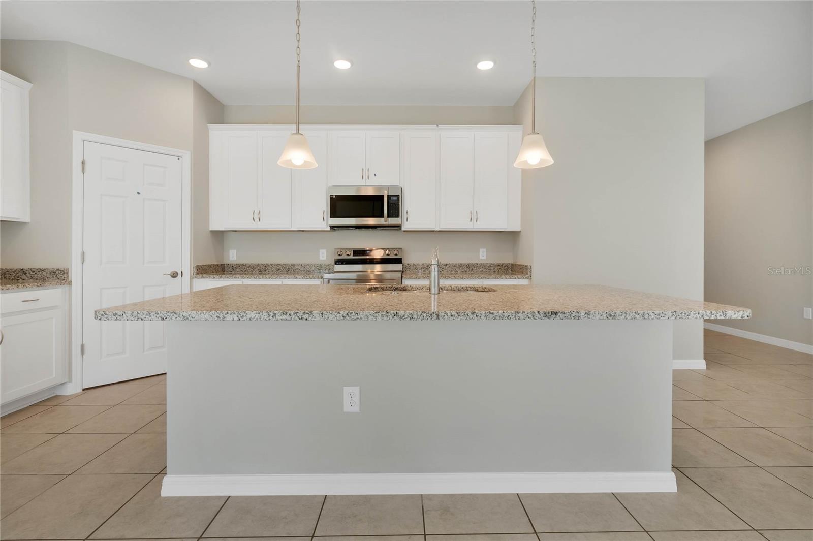 928 PEARLWOOD LOOP