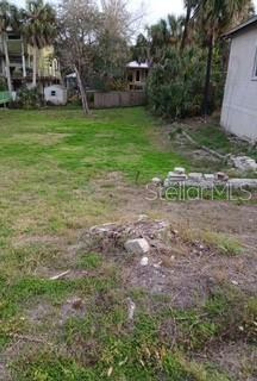 CEDAR KEY. WALK TO WATER AND SHOPS FROM THIS BUILDABLE 50X100 LOT. WATER AND ELECTRIC AND SEWER ARE IN PLACE JUST BRING YOUR BUILDING PLANS AND GET STARTED. PROPERTY IS ON THE NATIONAL HISTORIC REGISTRY (GRANDFATHER IN).