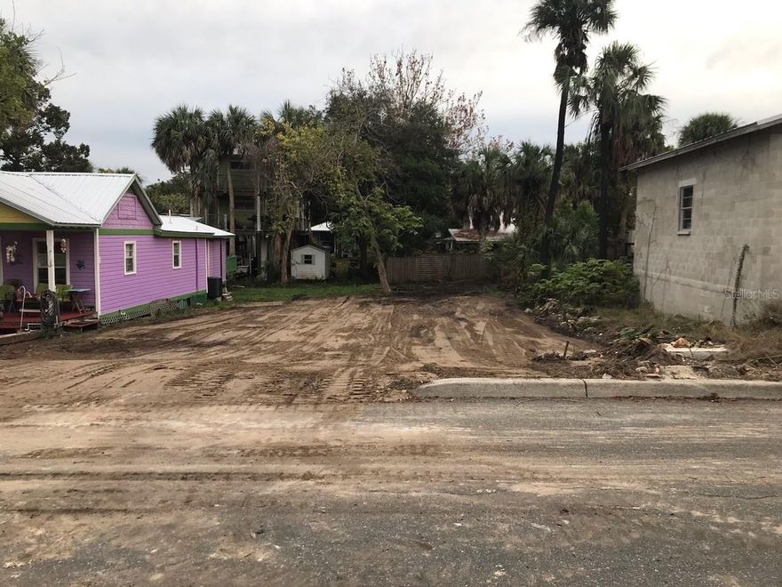 CEDAR KEY. WALK TO WATER AND SHOPS FROM THIS BUILDABLE 50X100 LOT. WATER AND ELECTRIC AND SEWER ARE IN PLACE JUST BRING YOUR BUILDING PLANS AND GET STARTED. PROPERTY IS ON THE NATIONAL HISTORIC REGISTRY (GRANDFATHER IN).