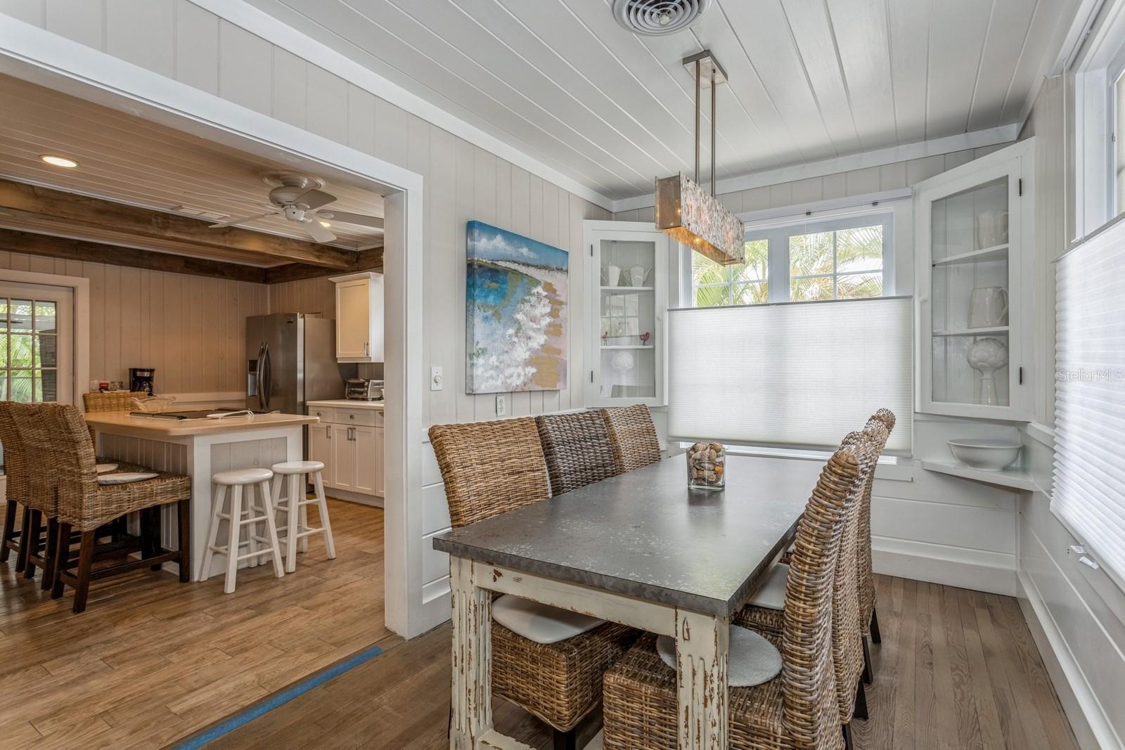 SARASOTA BEACH - Residential Income