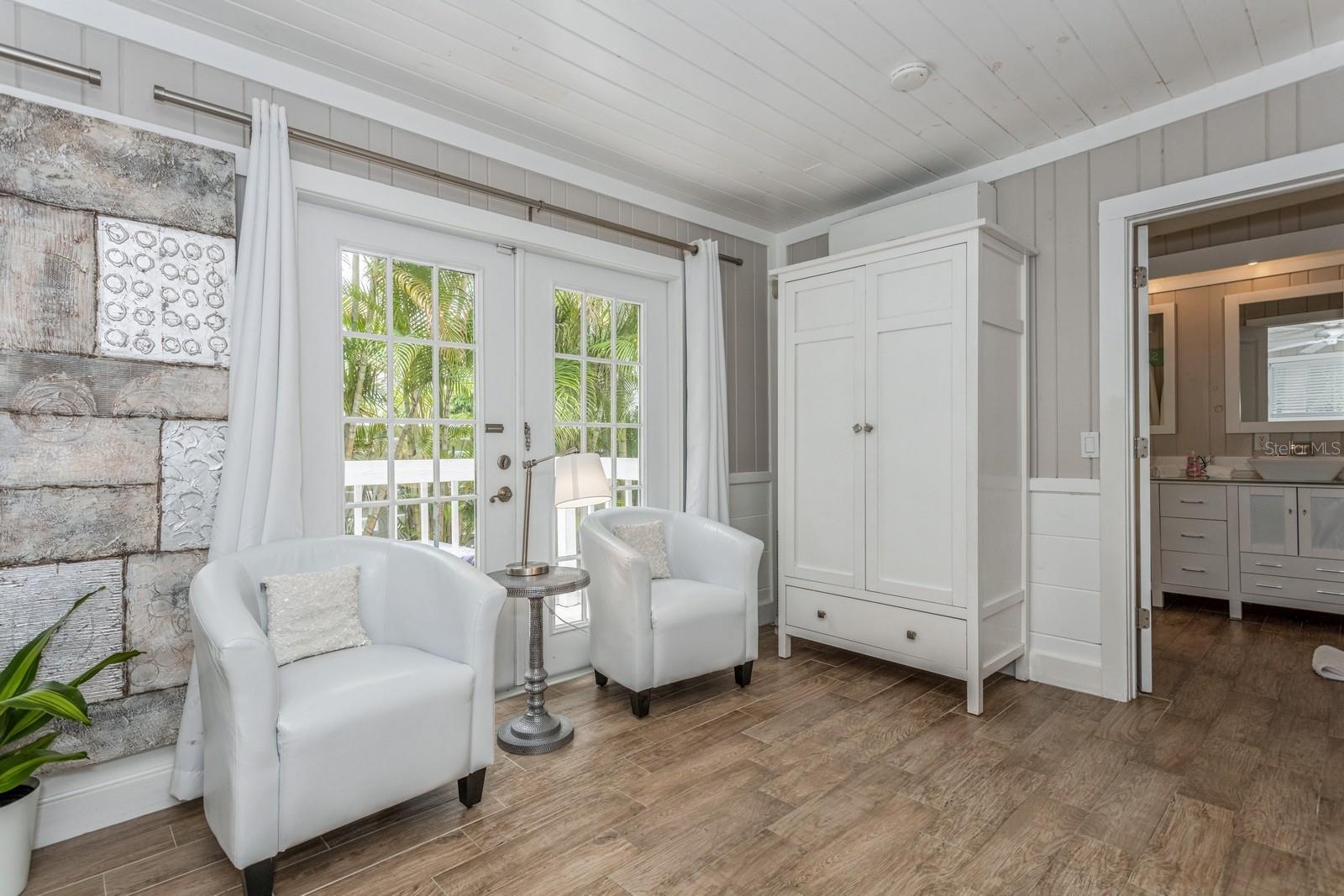 SARASOTA BEACH - Residential Income