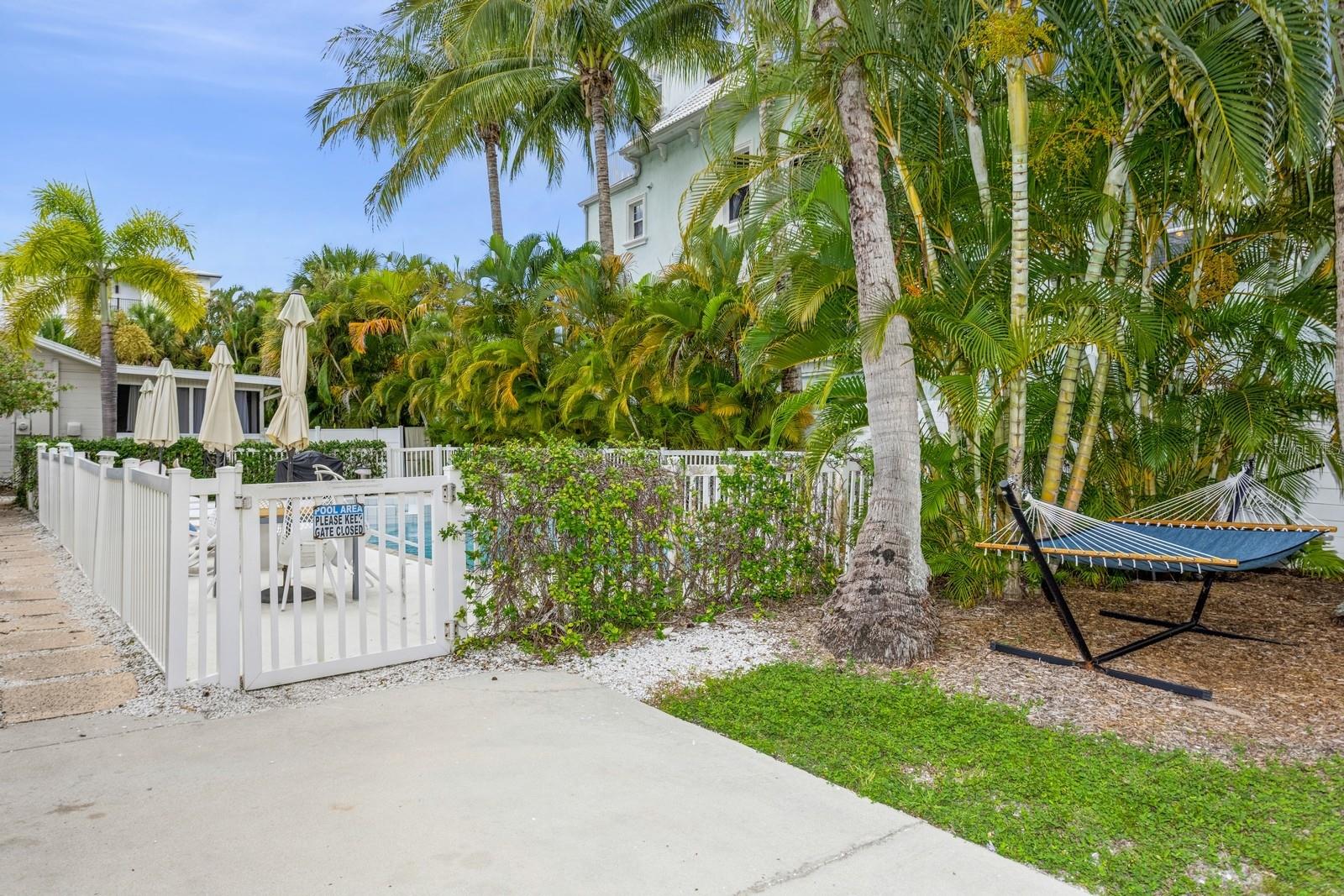 SARASOTA BEACH - Residential Income