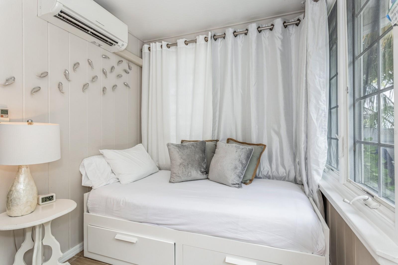 SARASOTA BEACH - Residential Income