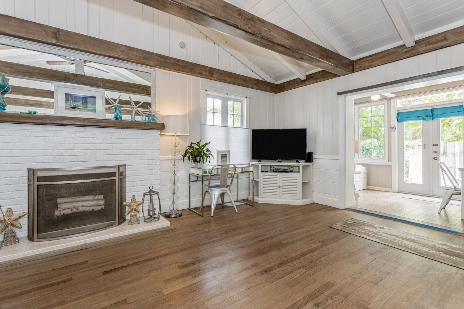 SARASOTA BEACH - Residential Income