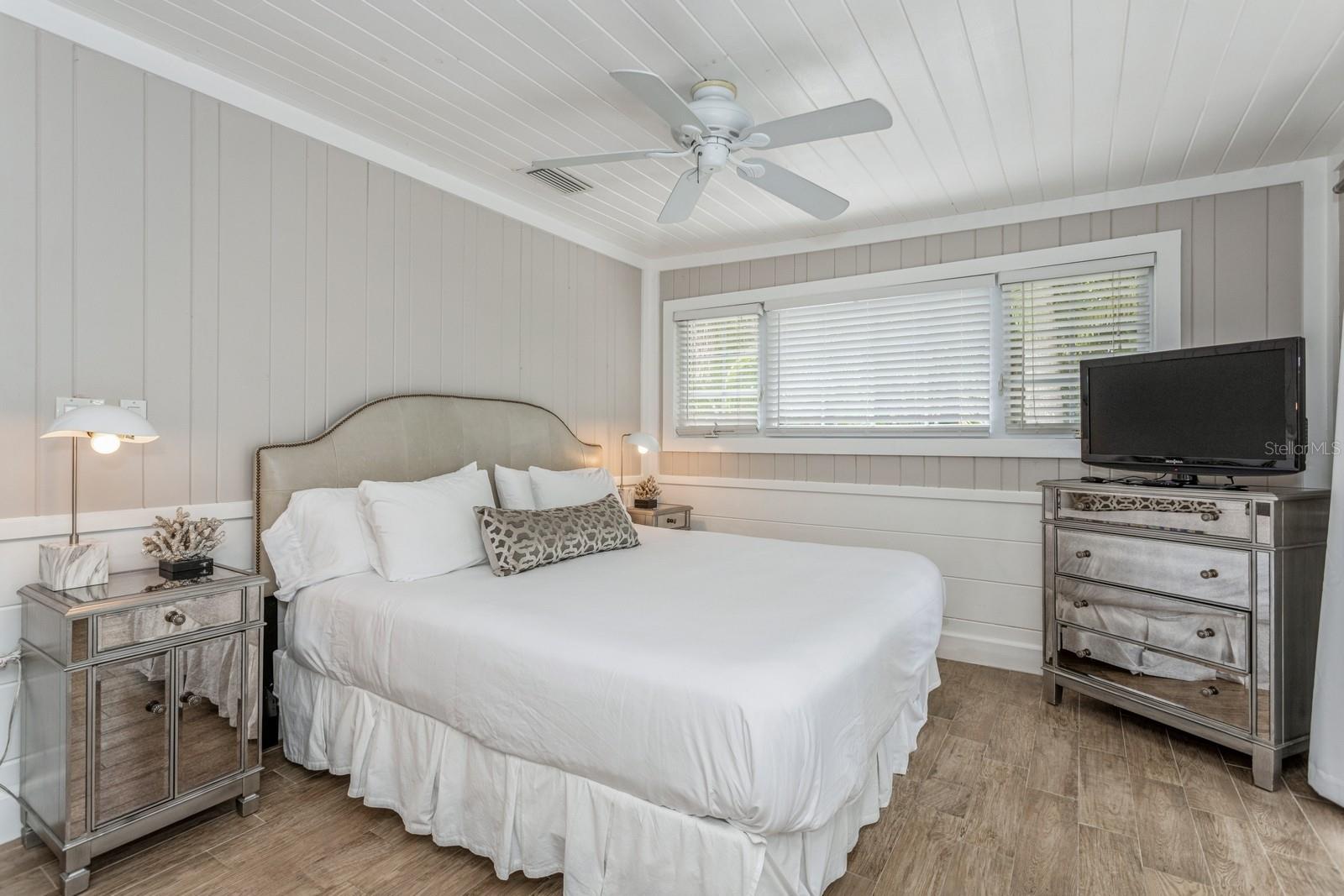 SARASOTA BEACH - Residential Income