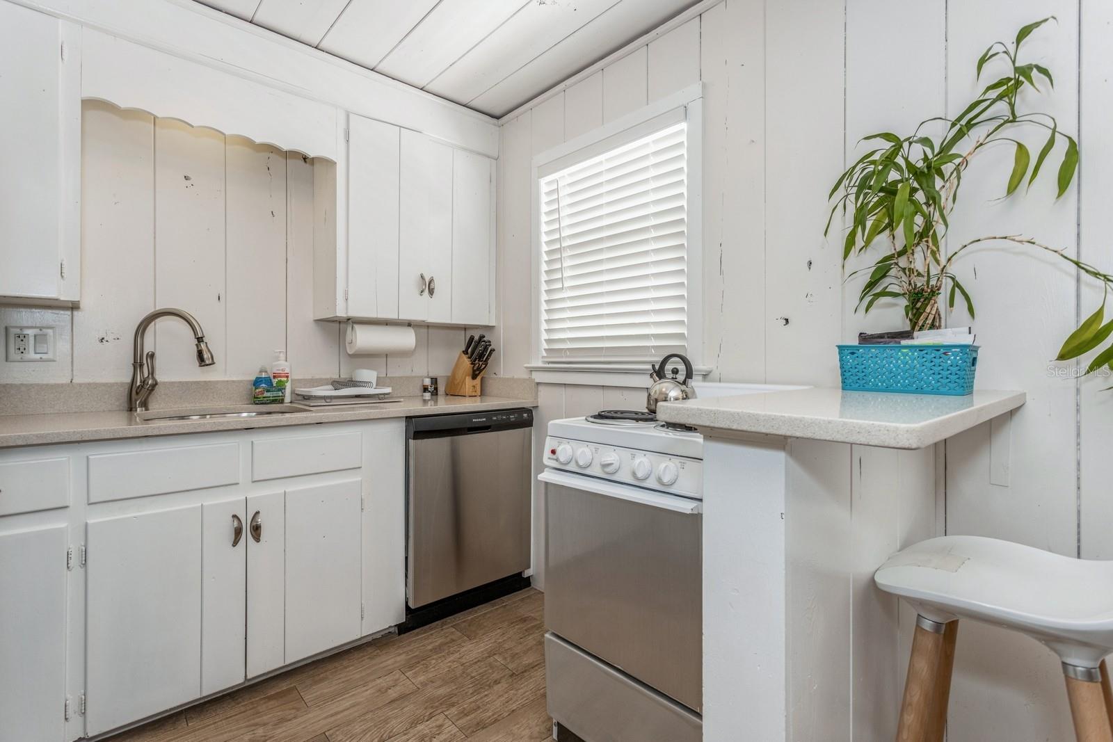 SARASOTA BEACH - Residential Income