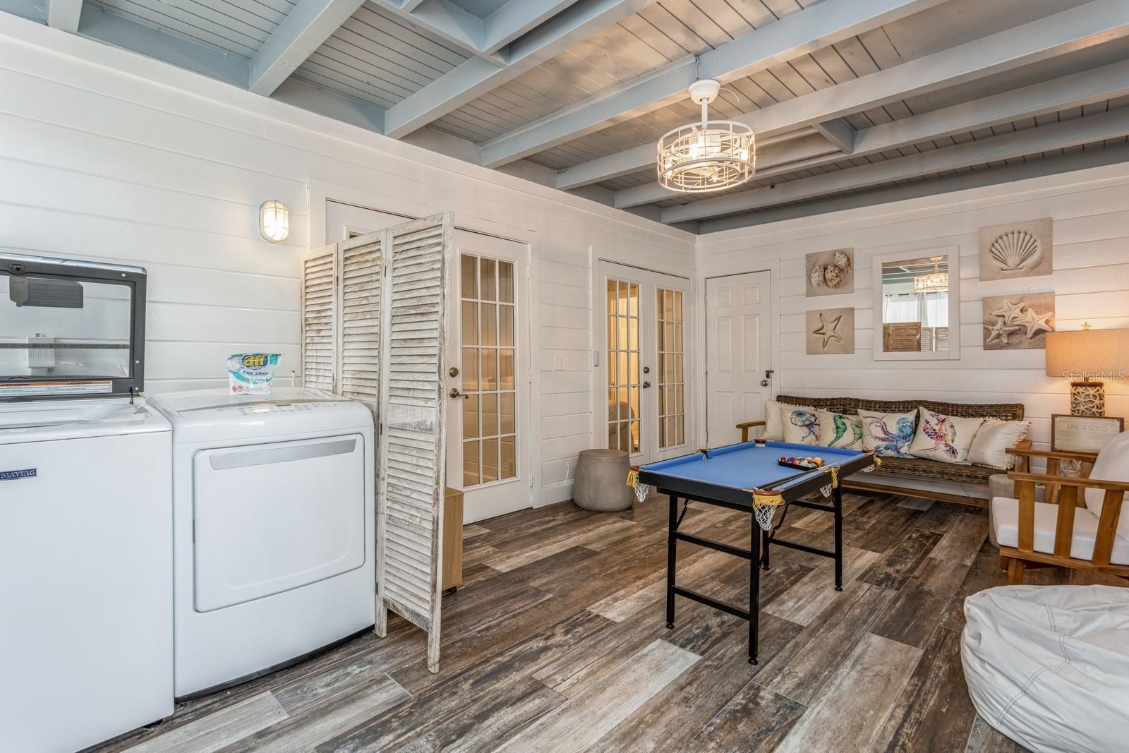 SARASOTA BEACH - Residential Income