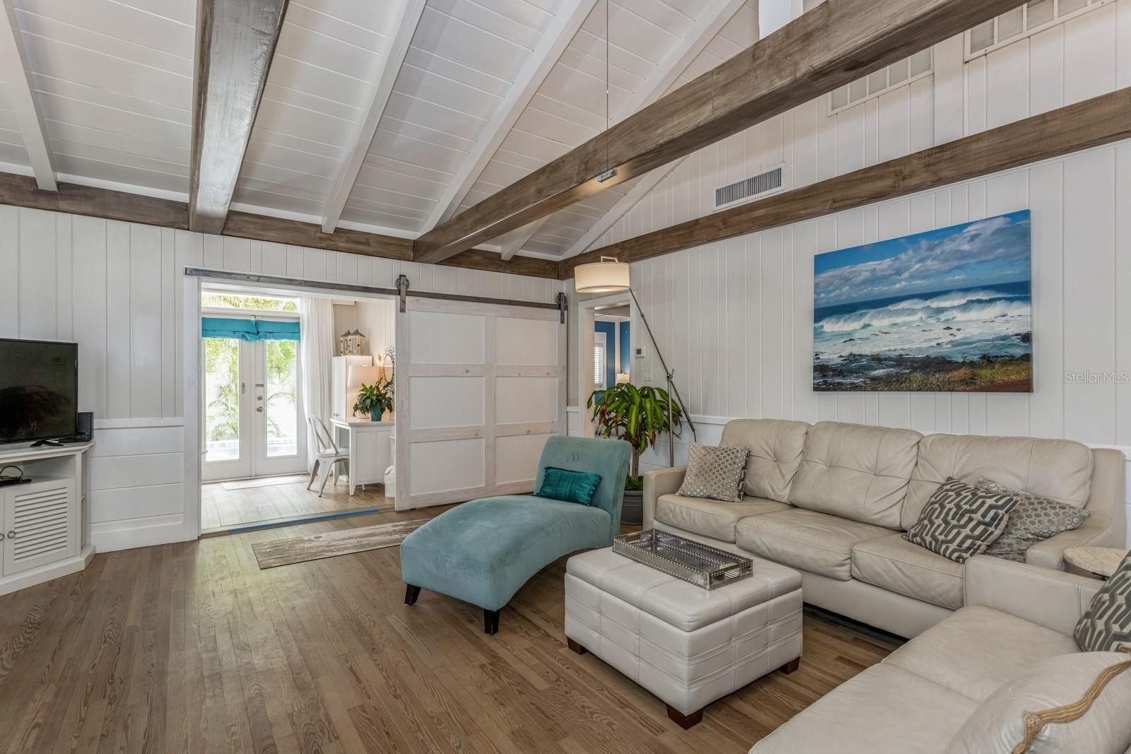 SARASOTA BEACH - Residential Income