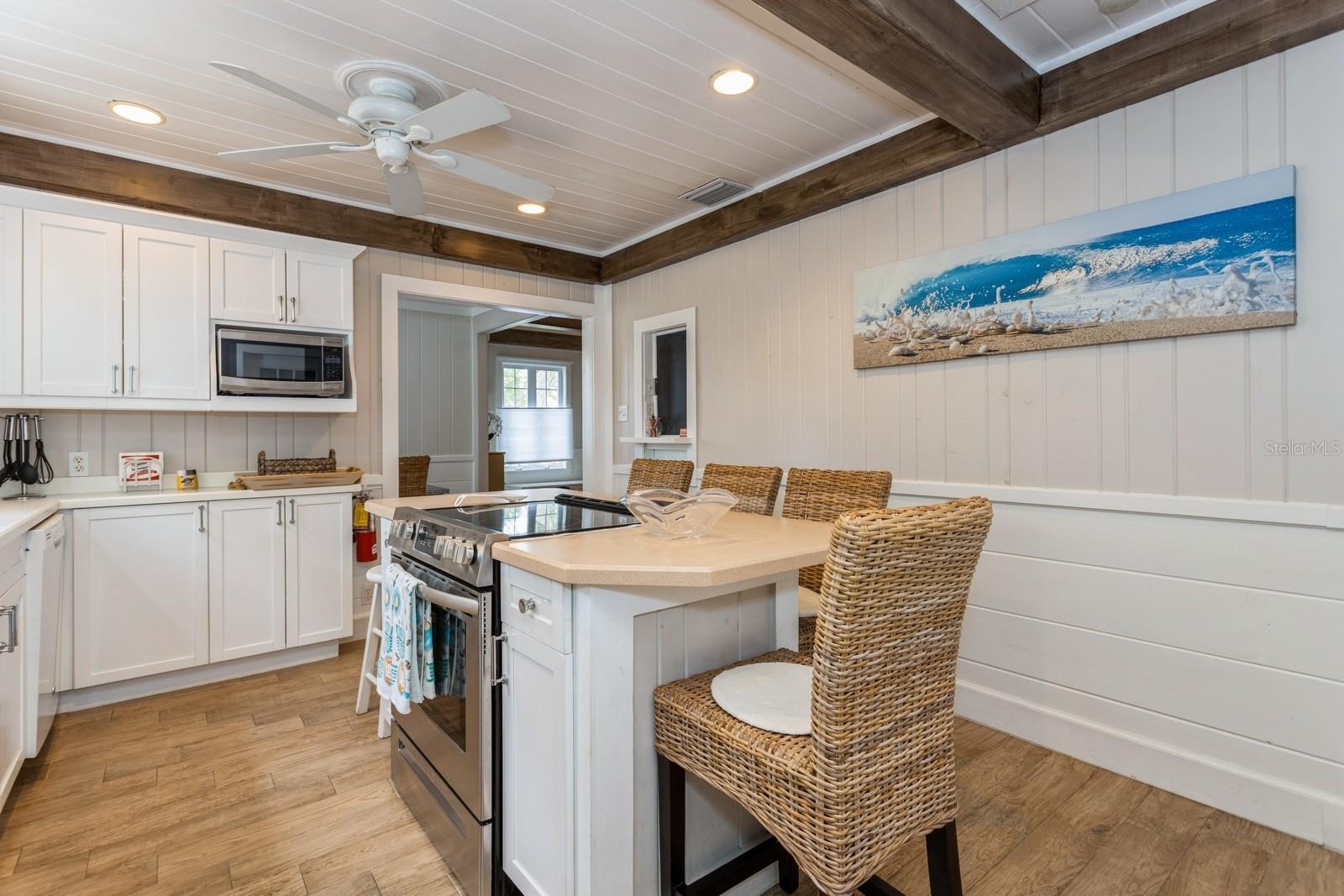 SARASOTA BEACH - Residential Income