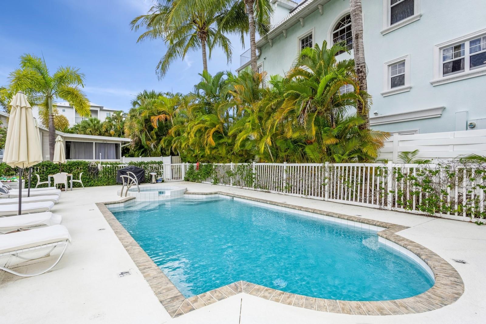 SARASOTA BEACH - Residential Income