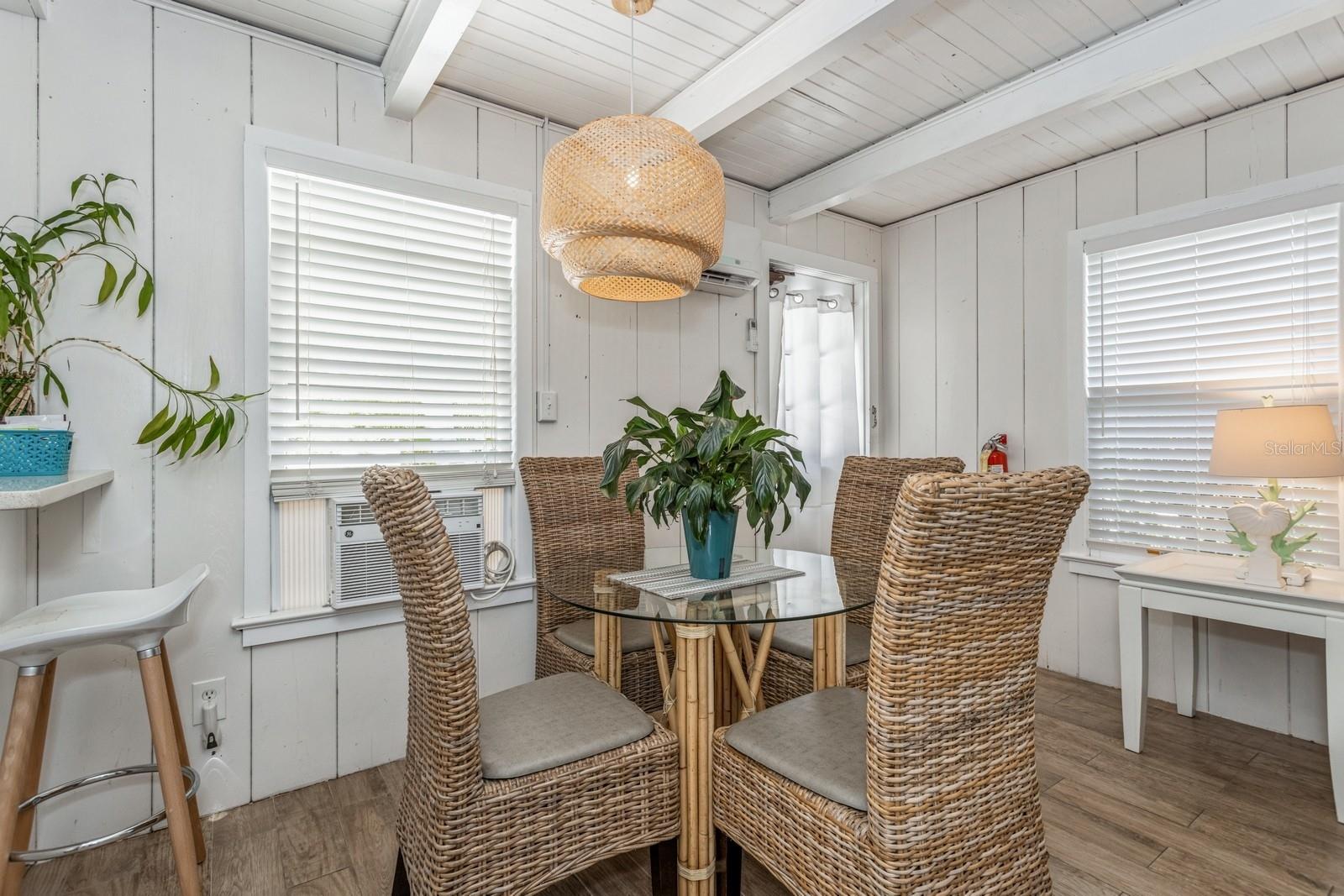 SARASOTA BEACH - Residential Income