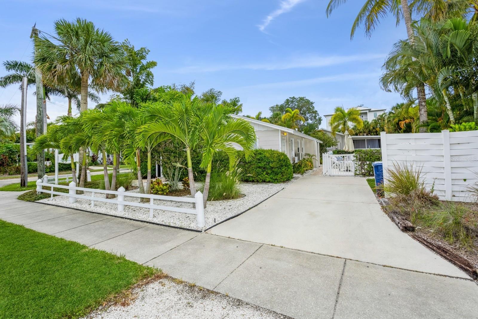 SARASOTA BEACH - Residential Income
