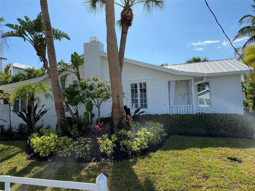 Create income in this three-unit property. Turnkey and ready to rent daily or weekly. Completely remodeled-2 swimming pools.