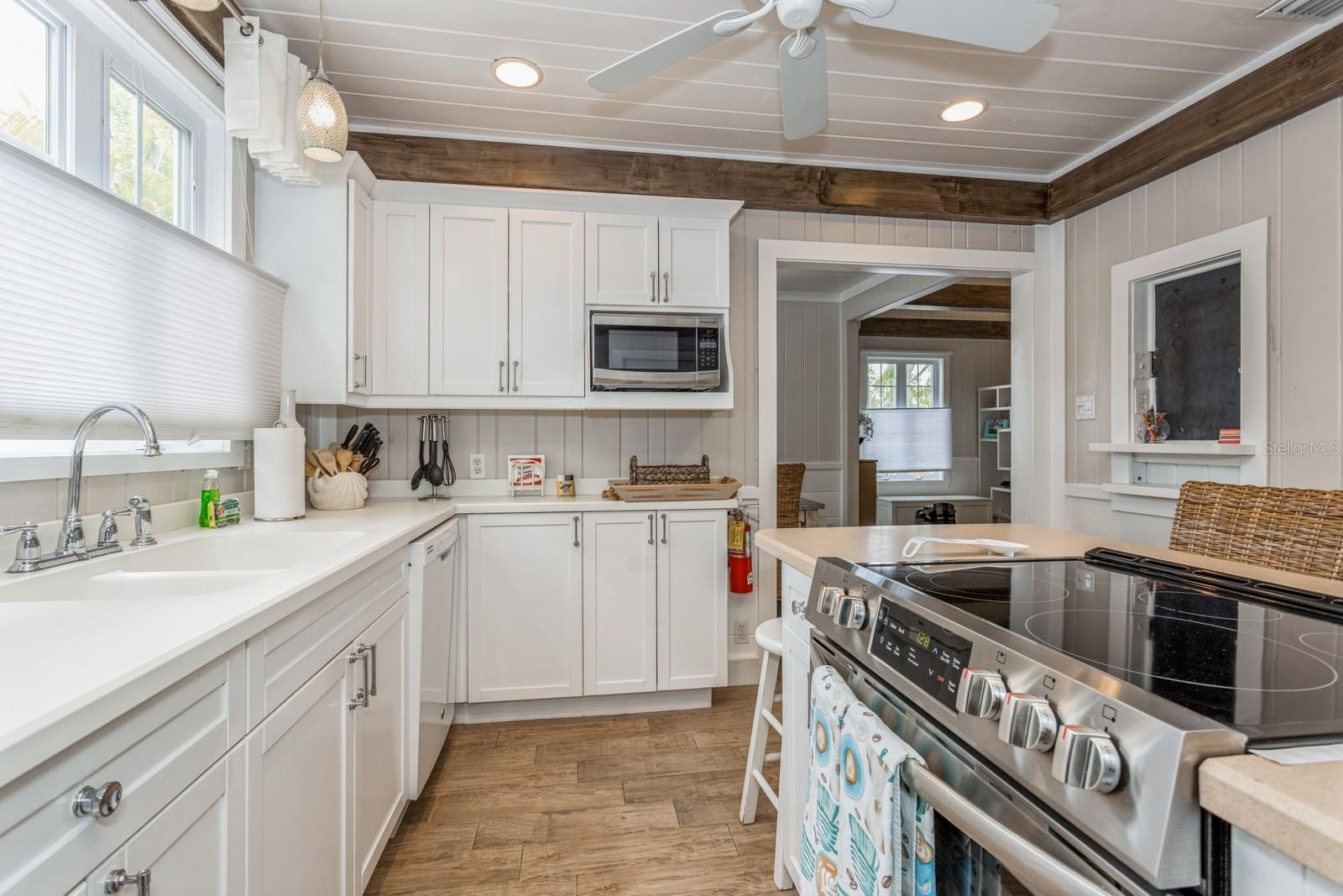 SARASOTA BEACH - Residential Income