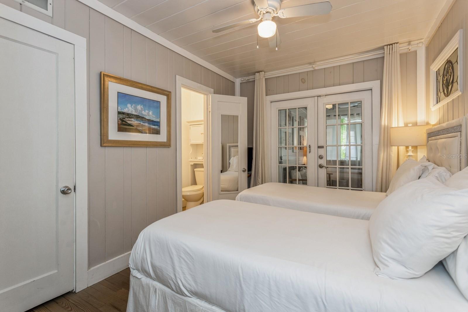 SARASOTA BEACH - Residential Income