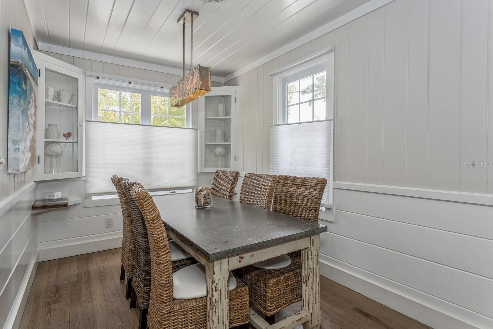 SARASOTA BEACH - Residential Income