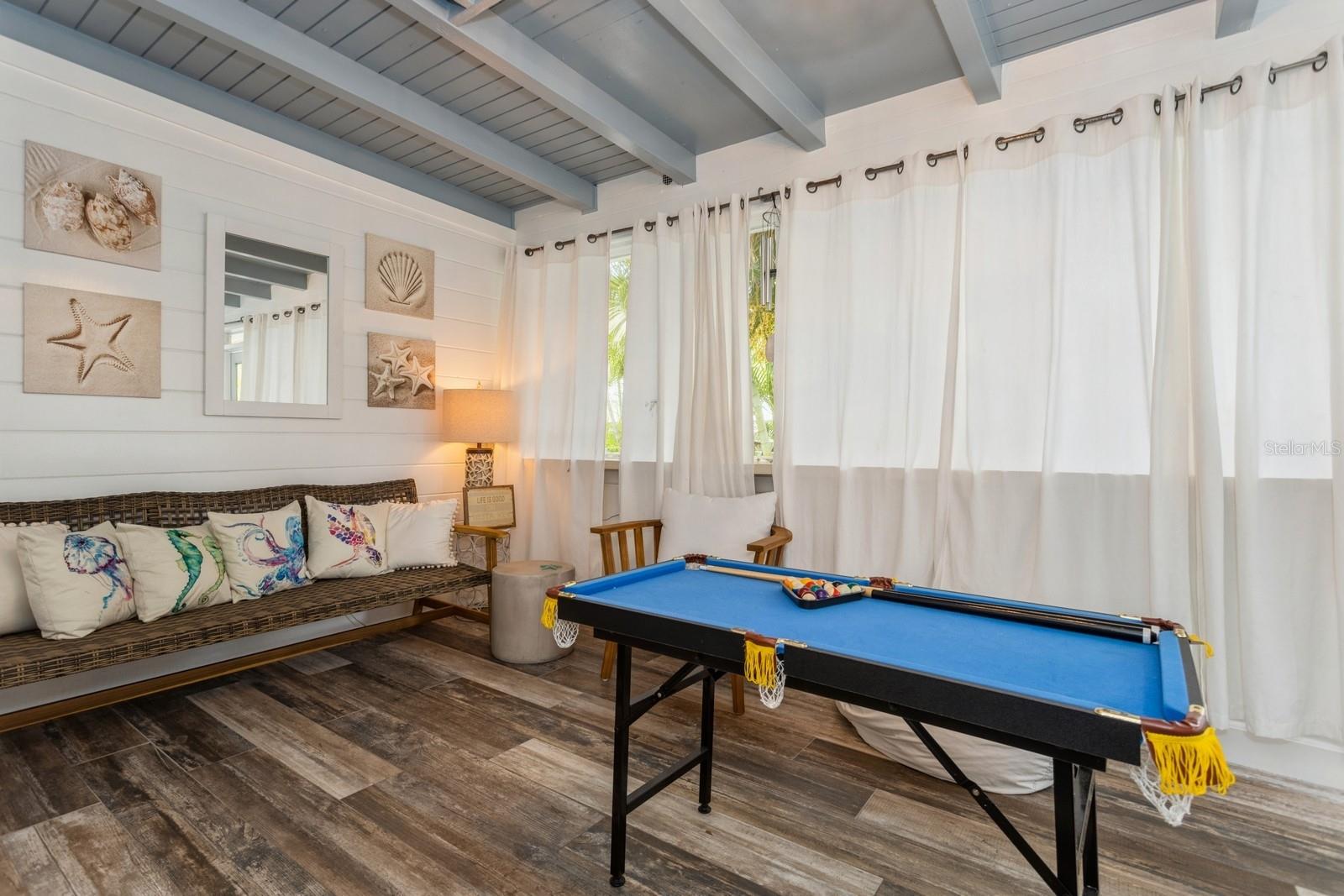 SARASOTA BEACH - Residential Income