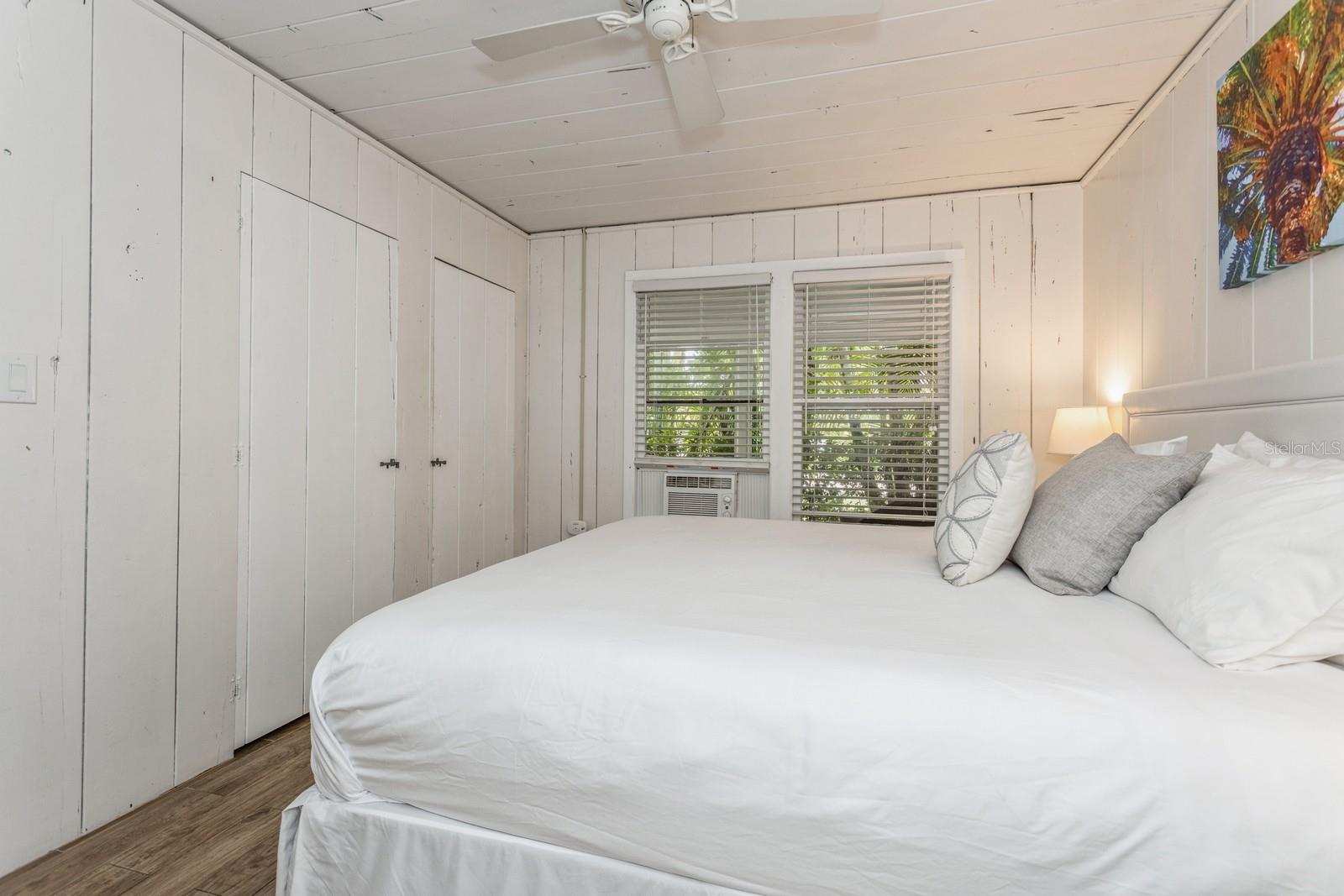 SARASOTA BEACH - Residential Income