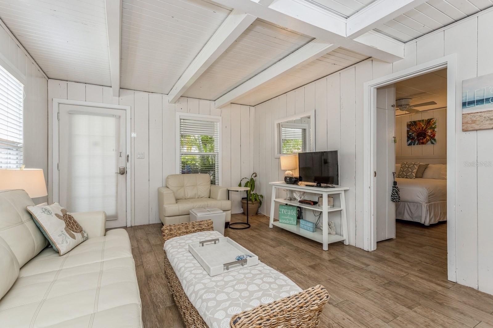 SARASOTA BEACH - Residential Income