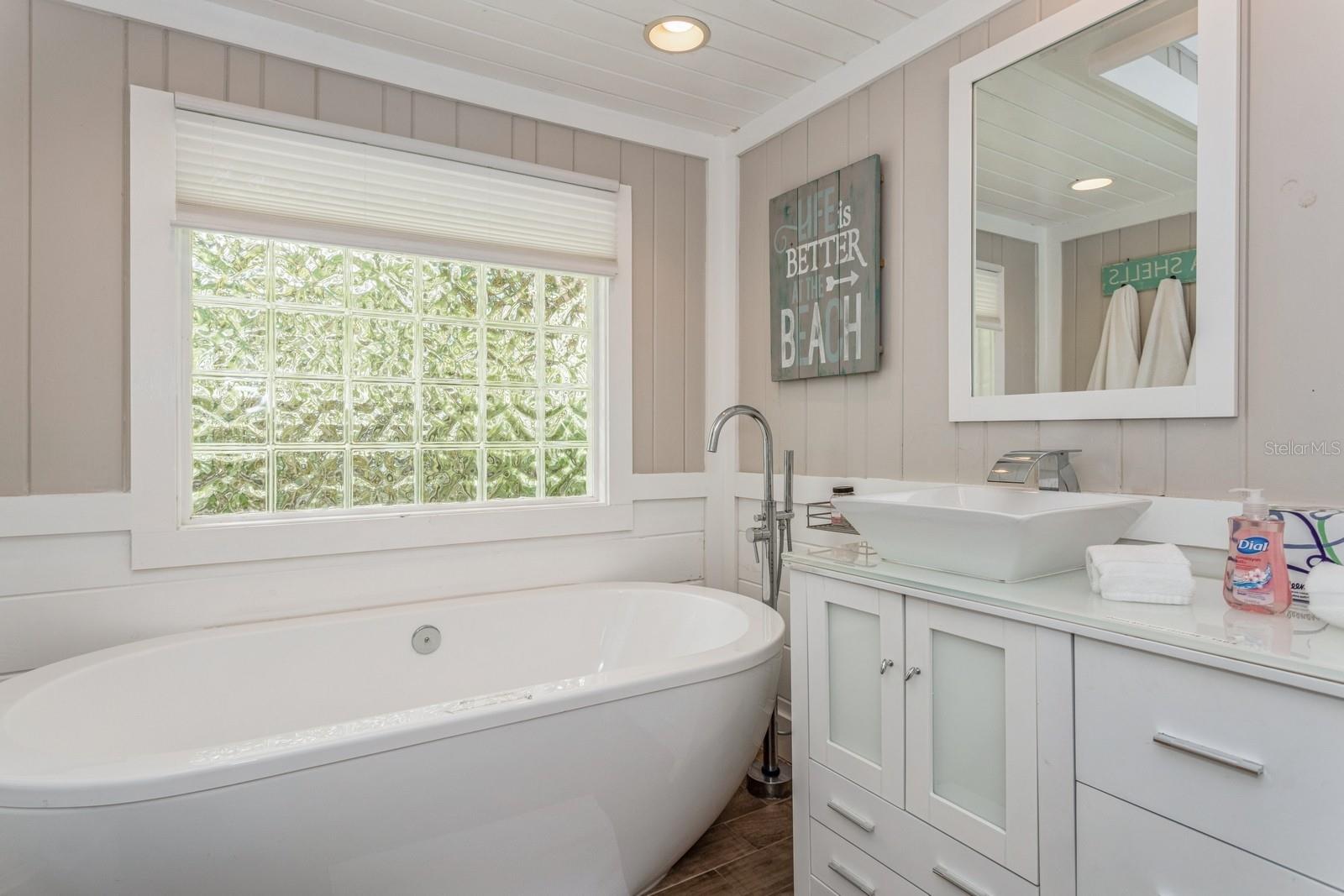 SARASOTA BEACH - Residential Income