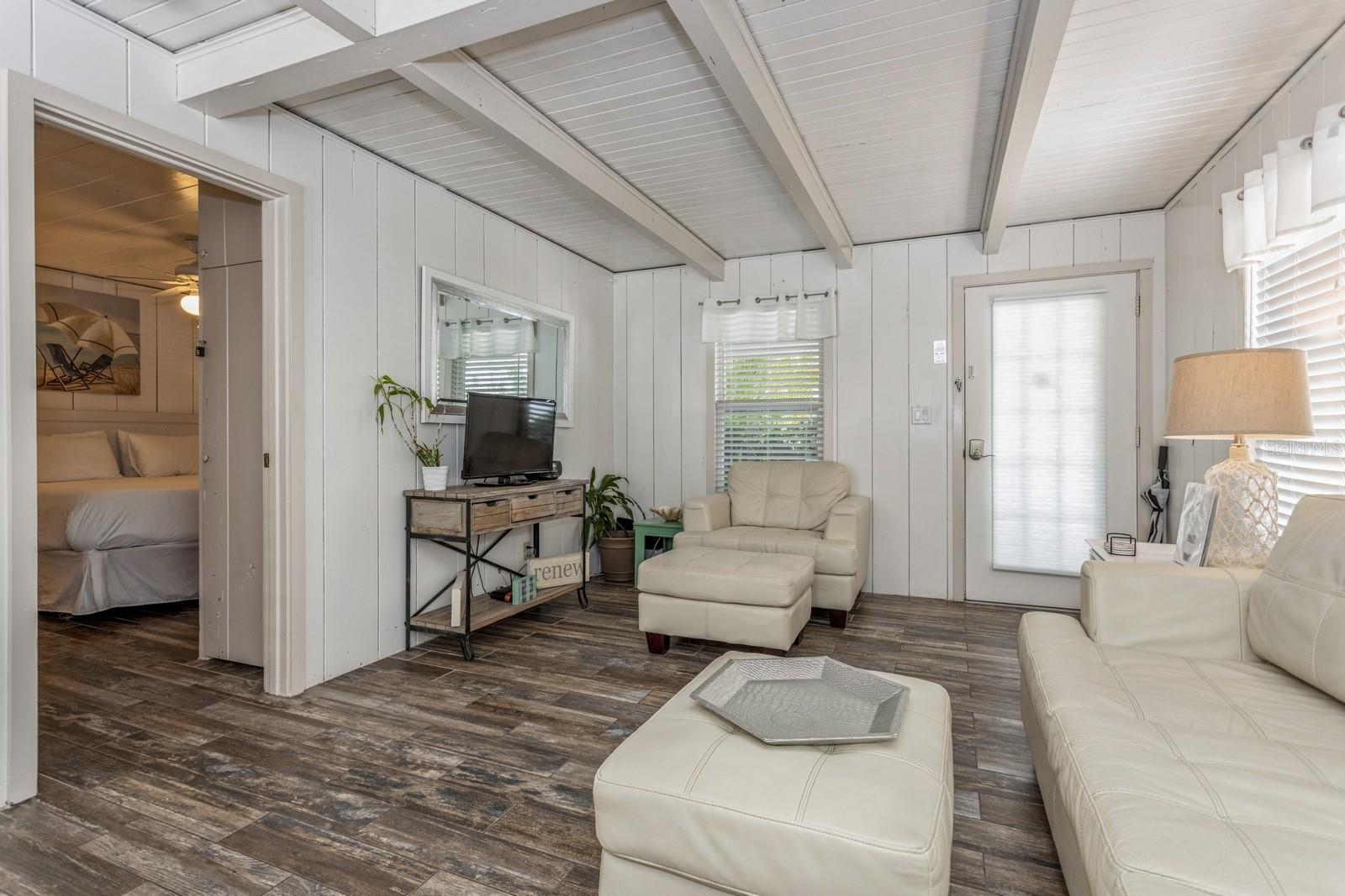 SARASOTA BEACH - Residential Income