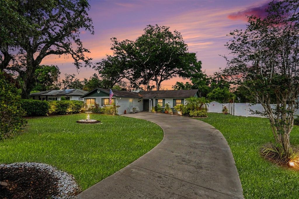 Photo of 8115 N Ola Avenue, Tampa, FL 33604 (MLS # TB8511237)