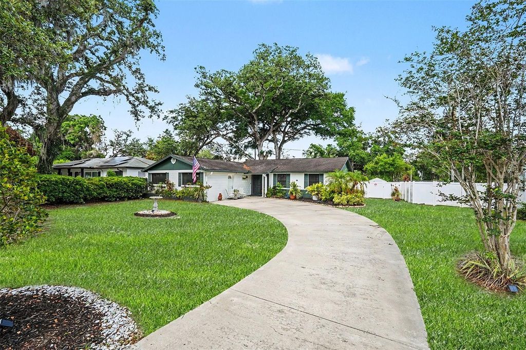 Photo of 8115 N Ola Avenue, Tampa, FL 33604 (MLS # TB8511237)
