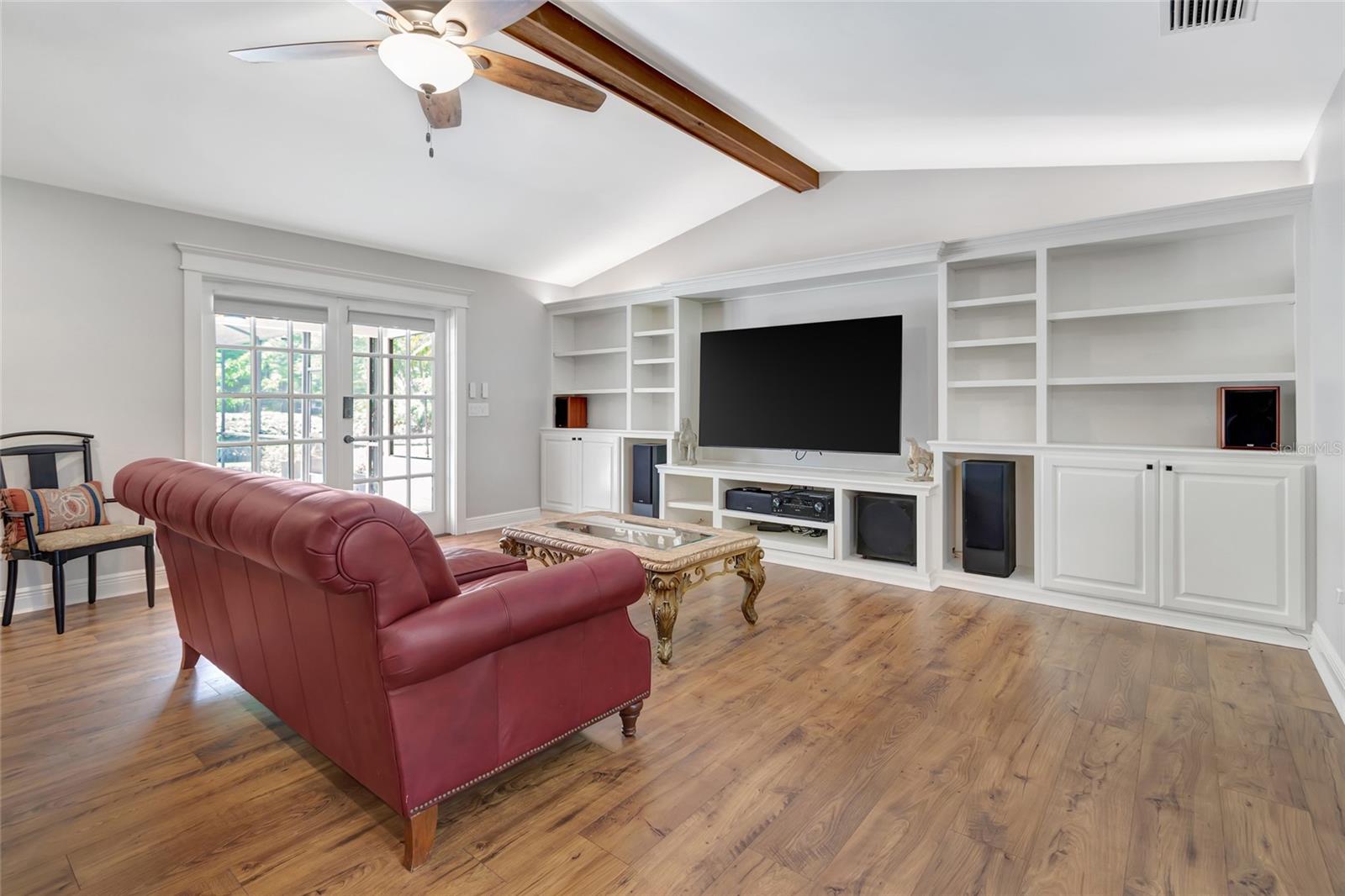 COUNTRY LAKES - Residential