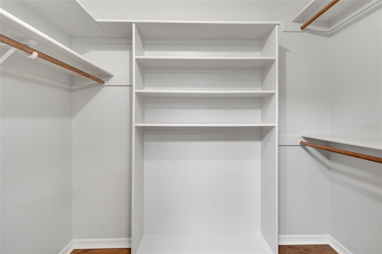 COUNTRY LAKES - Residential