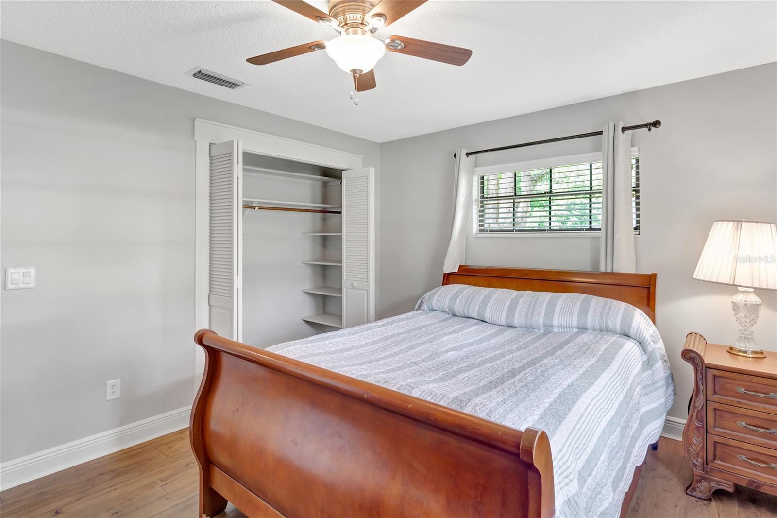 COUNTRY LAKES - Residential