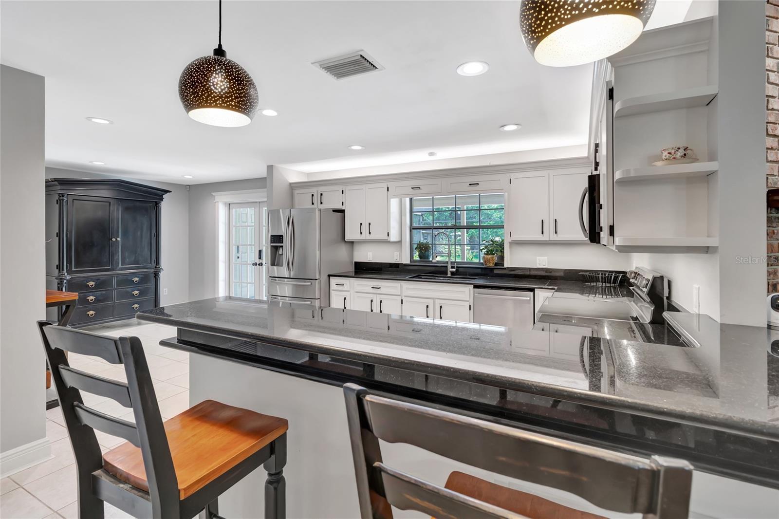 COUNTRY LAKES - Residential