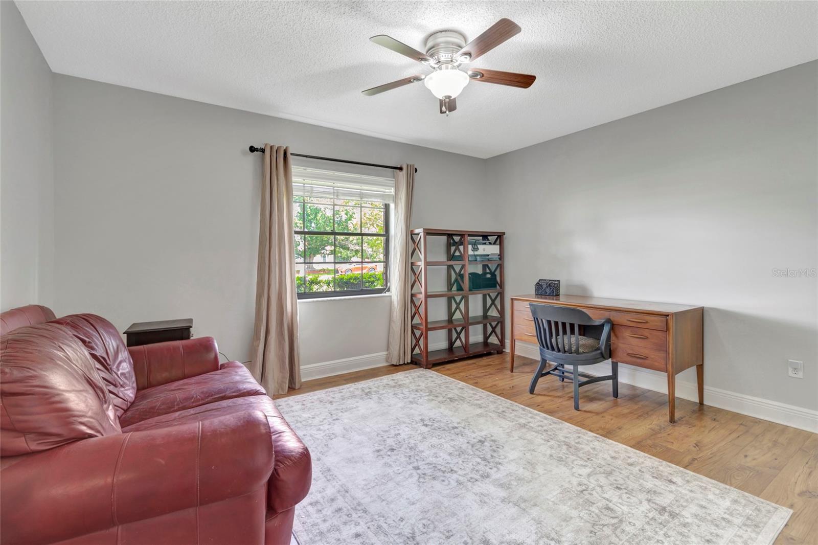 COUNTRY LAKES - Residential