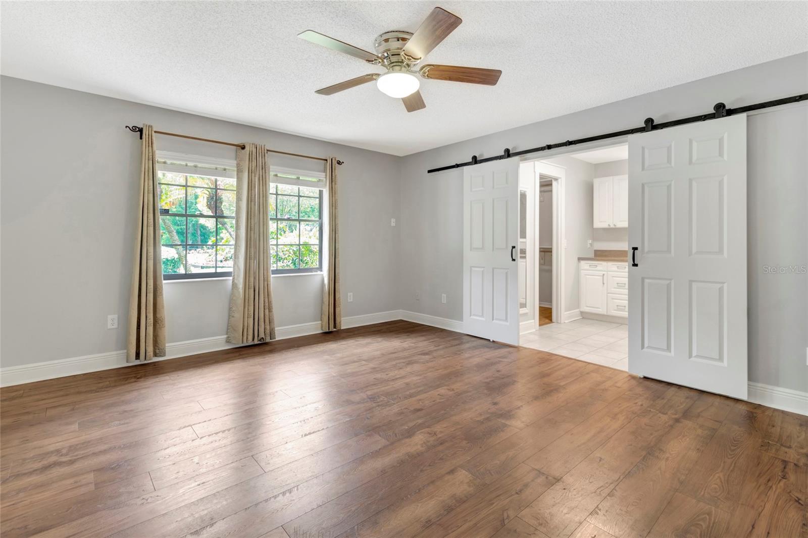 COUNTRY LAKES - Residential