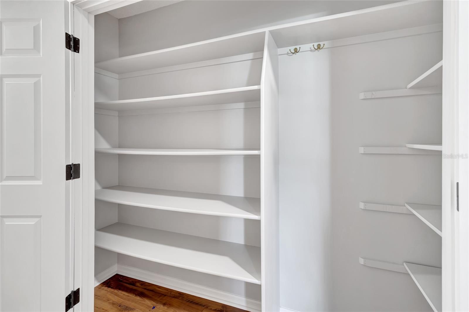 COUNTRY LAKES - Residential