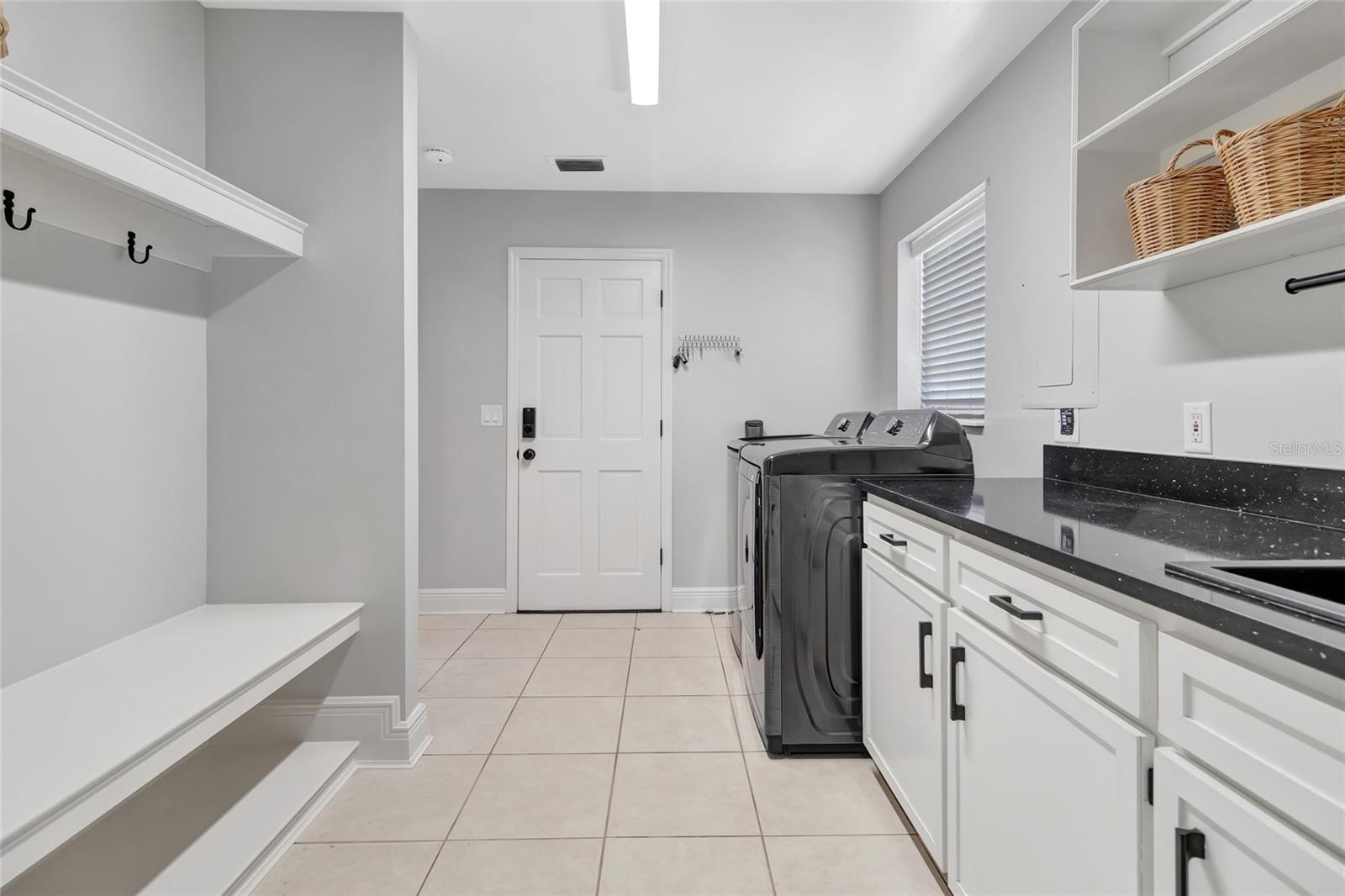 COUNTRY LAKES - Residential