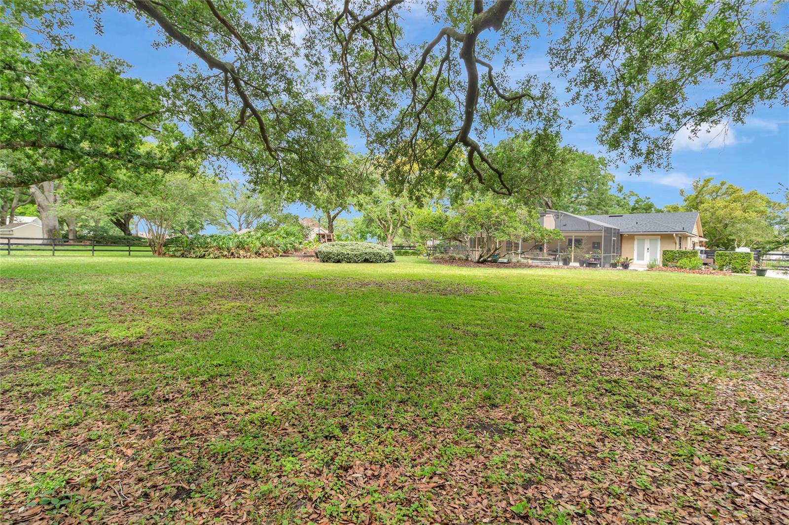 COUNTRY LAKES - Residential