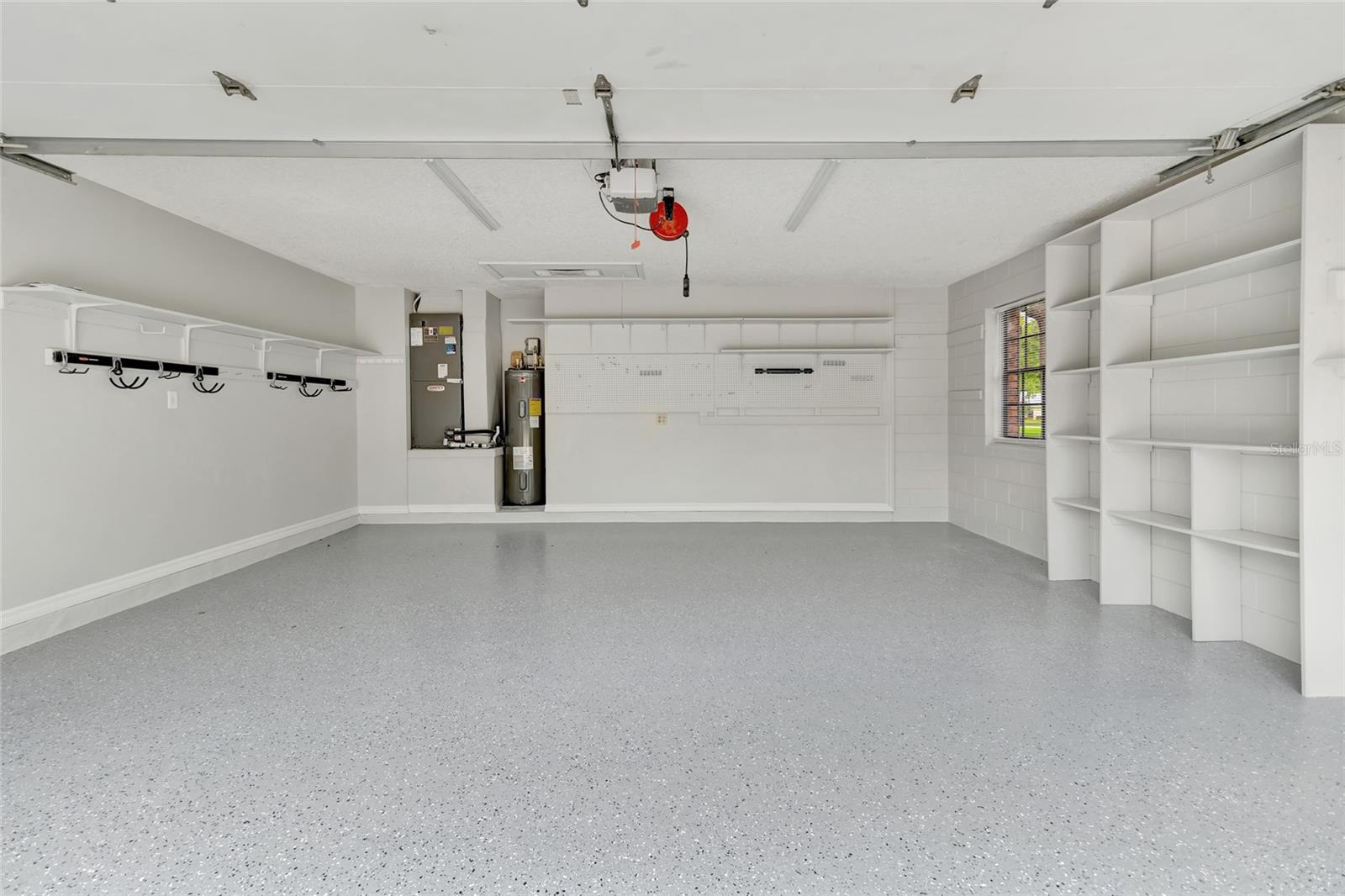 COUNTRY LAKES - Residential