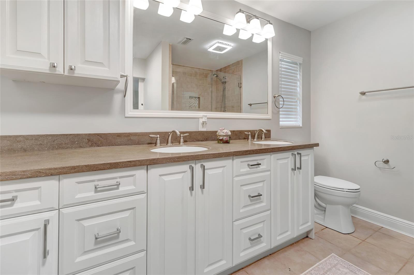 COUNTRY LAKES - Residential