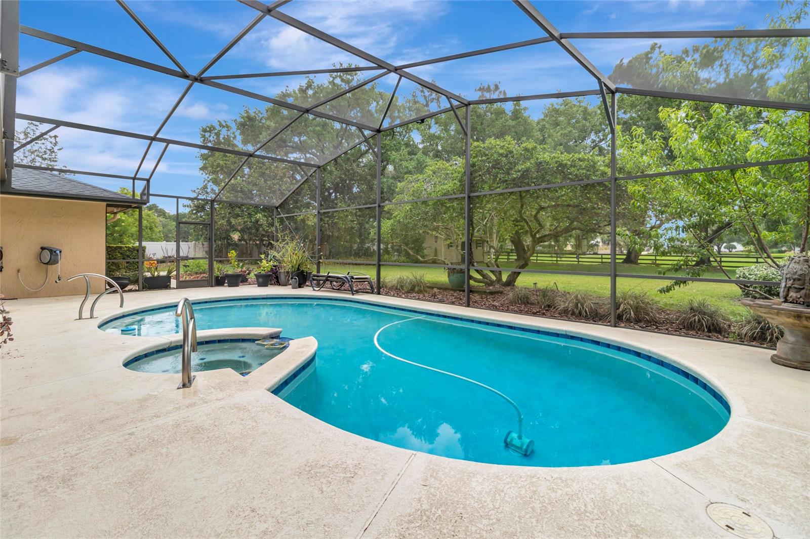 COUNTRY LAKES - Residential