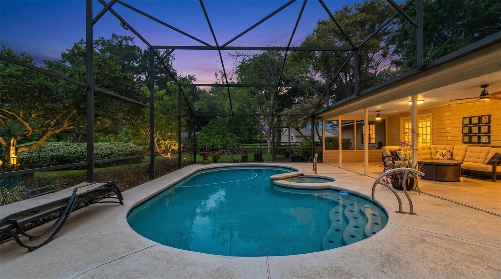 COUNTRY LAKES - Residential