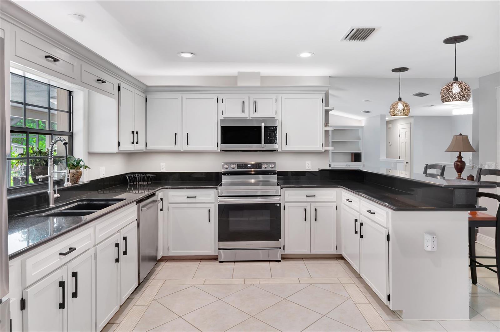 COUNTRY LAKES - Residential