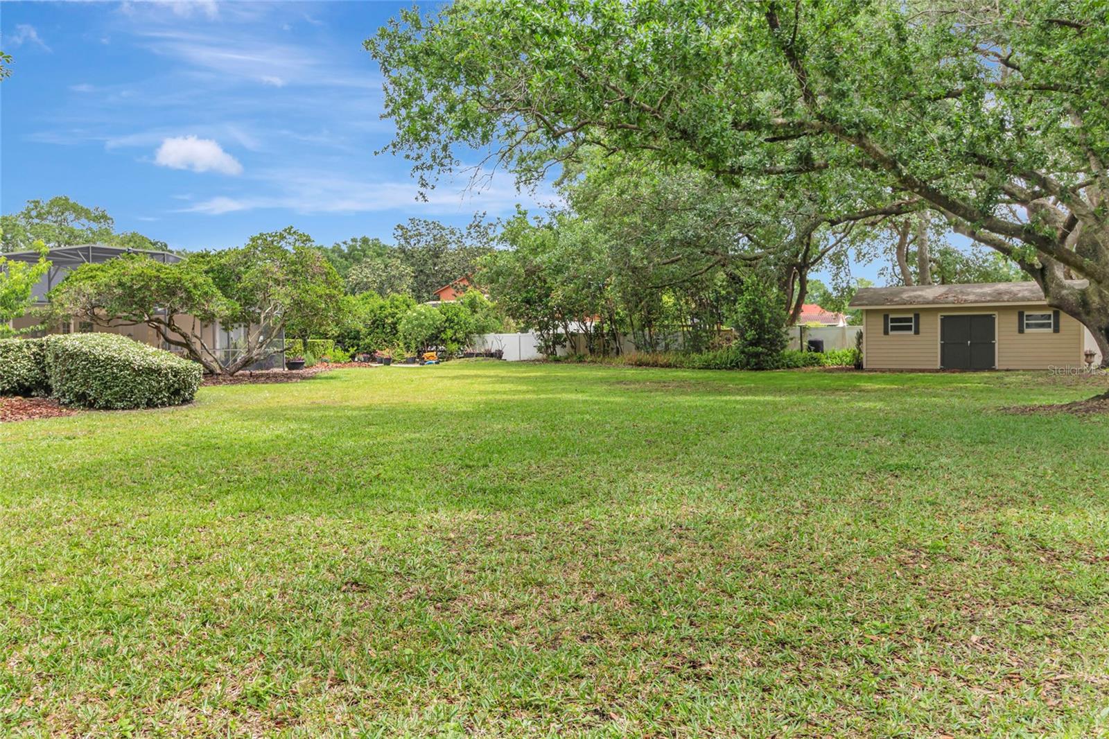 COUNTRY LAKES - Residential