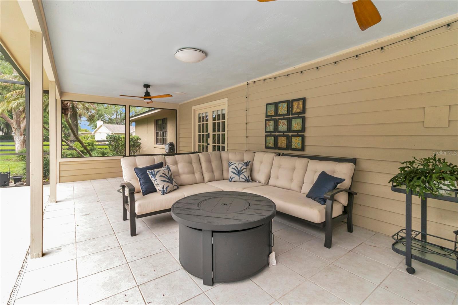 COUNTRY LAKES - Residential