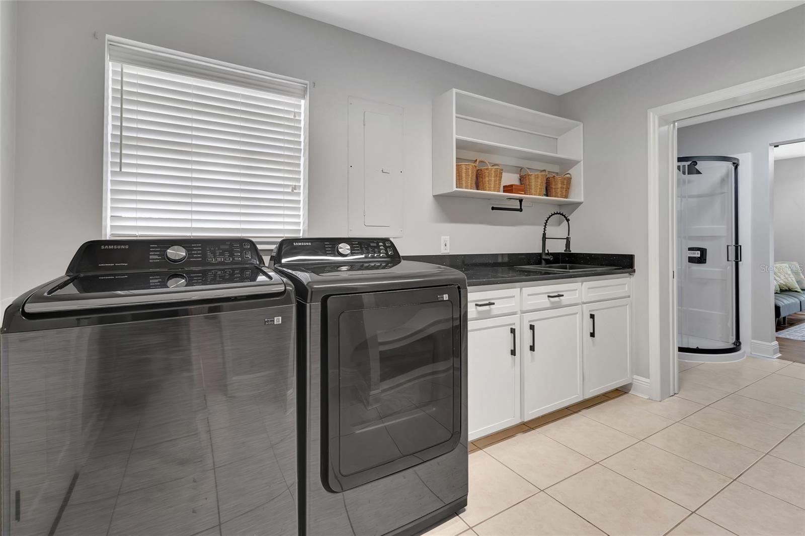 COUNTRY LAKES - Residential