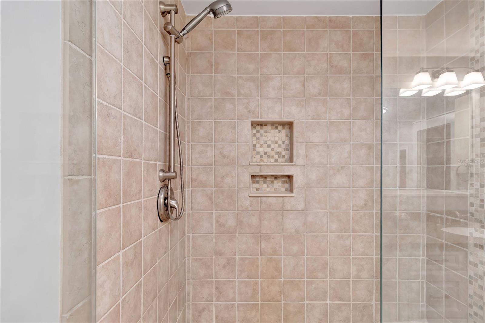 COUNTRY LAKES - Residential